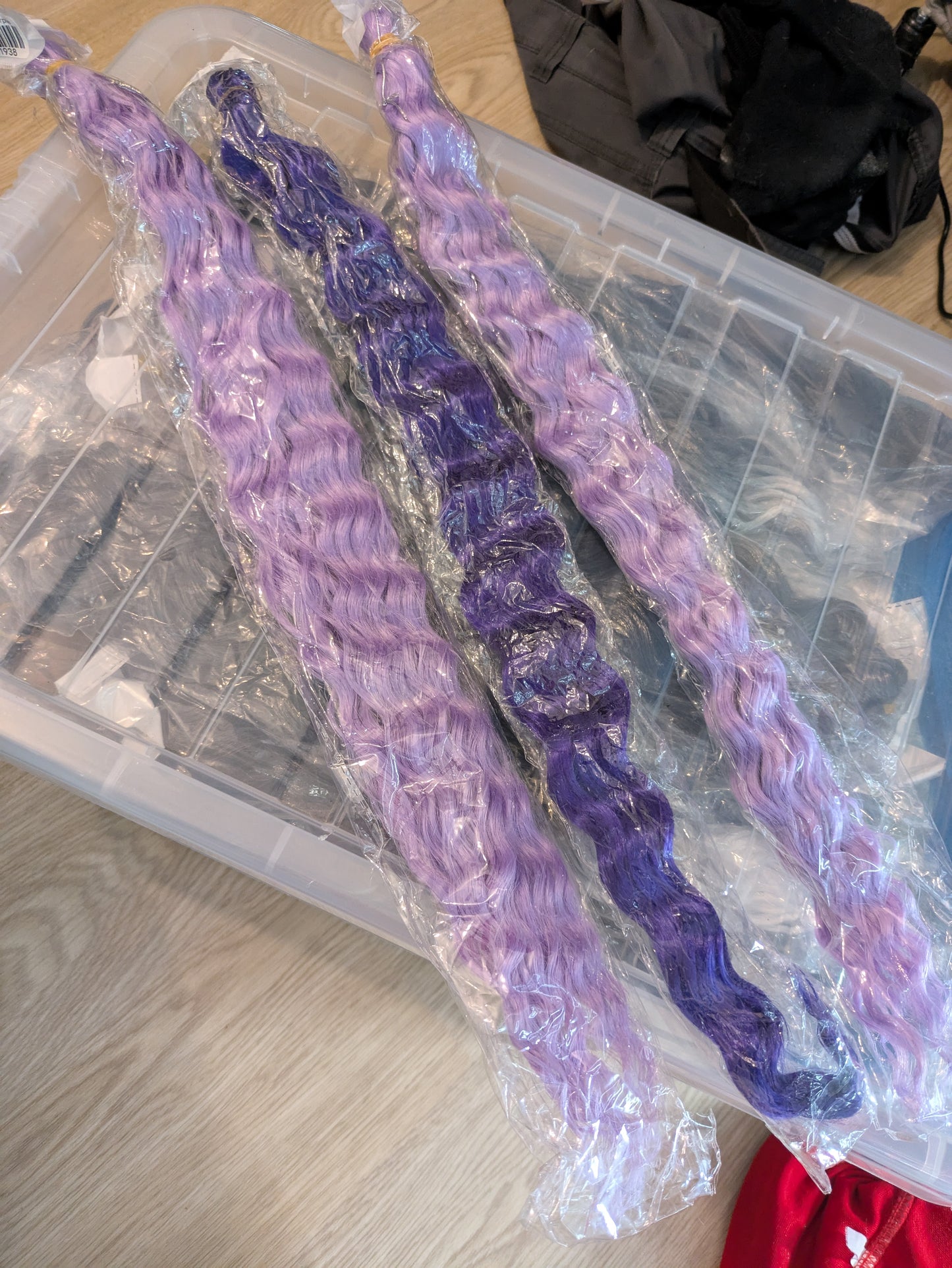 28 x Factory Curled Synthetic Hair
