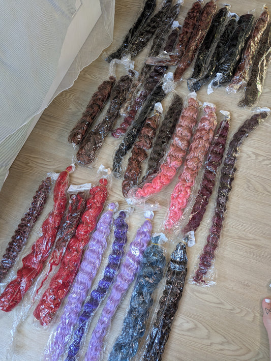 28 x Factory Curled Synthetic Hair