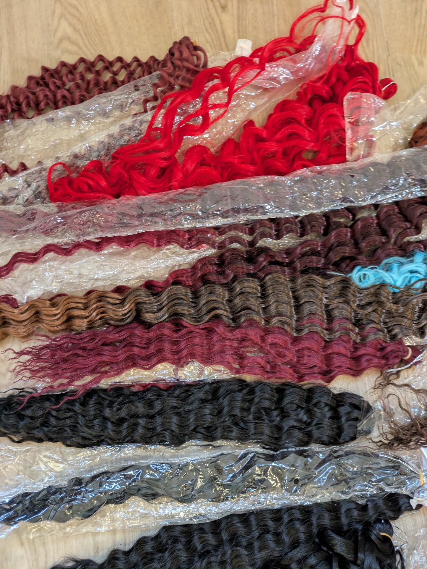 25 x Factory Curled Synthetic Hair