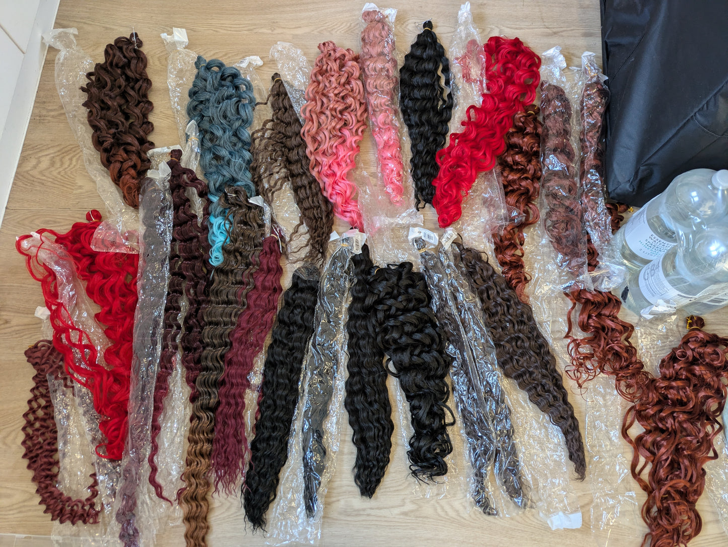 25 x Factory Curled Synthetic Hair